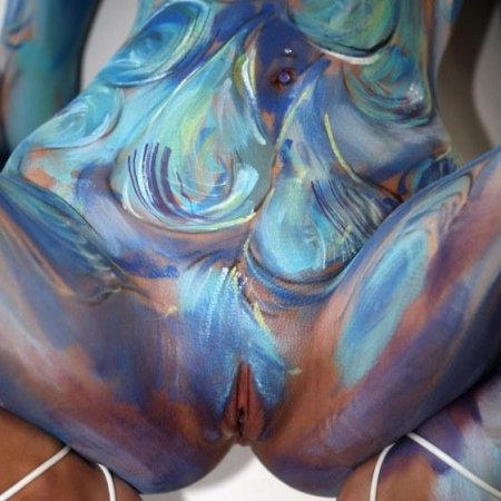 Бодиарт девушки без одежды