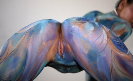 Бодиарт девушки без одежды