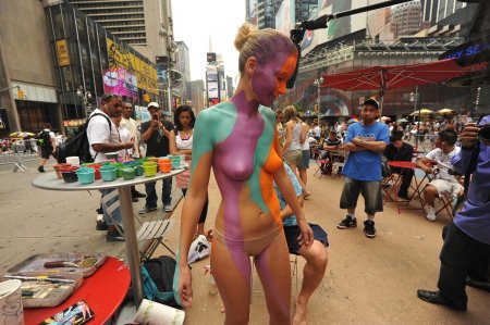 Бодипейнтинг публично