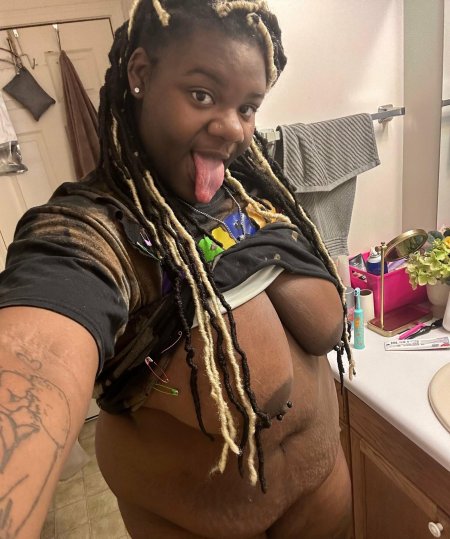 Темнокожая женщина