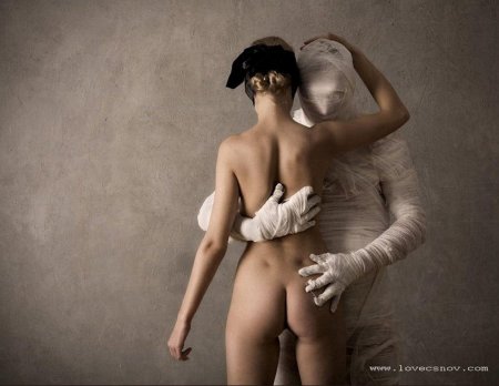 Девушка в бинтах