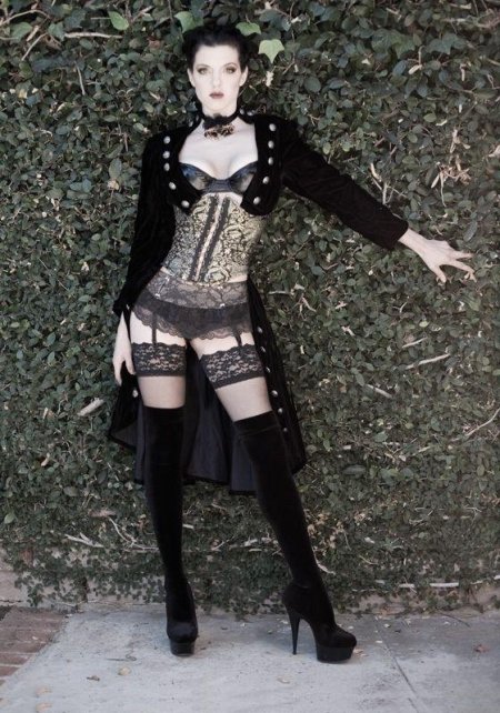 Верона готесса корсет