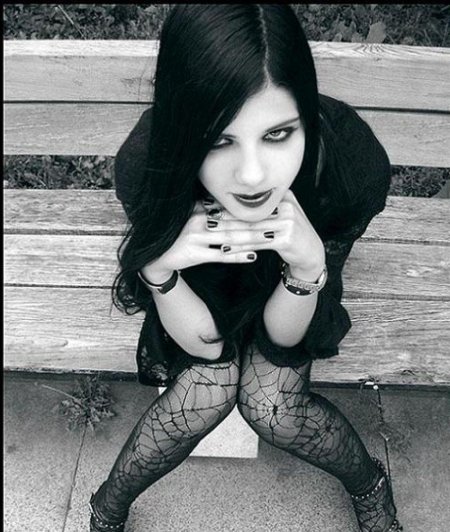 Готическая девушка
