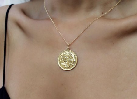 Золотой медальон