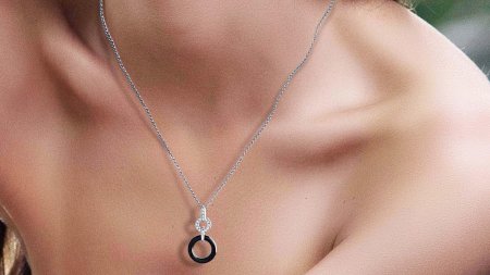 Кулон на цепочке