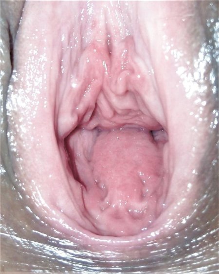 Внутри влагалища крупно