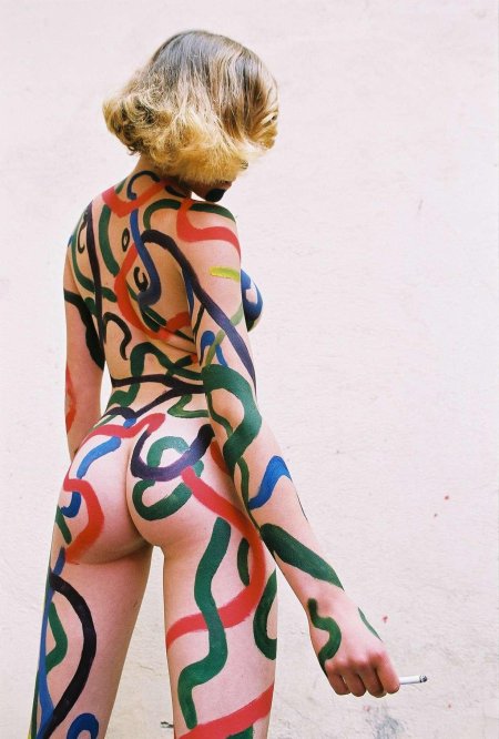 Голые раскрашенные люди