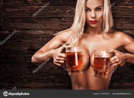 Девушки с пивом