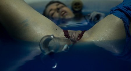 Девушка в воде