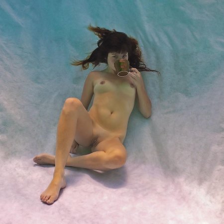 Девушки под водой