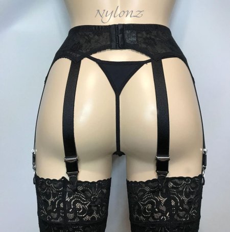 Красивый пояс для чулок