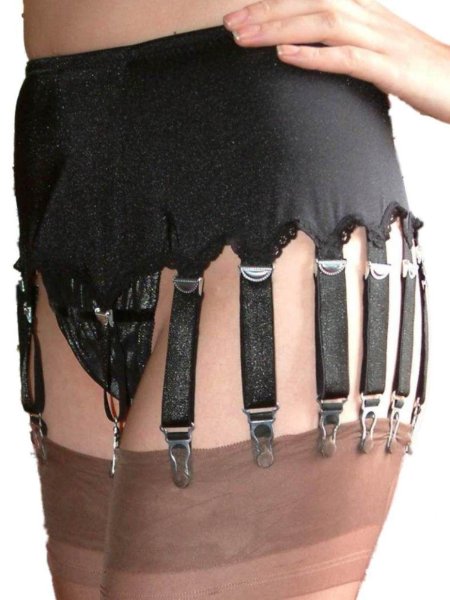 Пояс для чулок с металлическими застежками