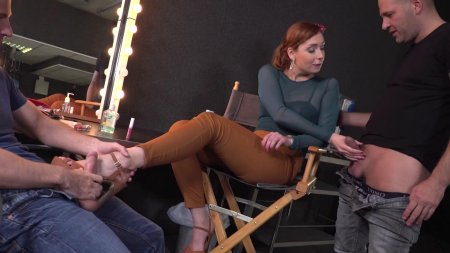 Порноактриса бэкстейдж