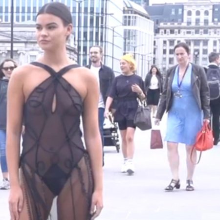 Прозрачное платье на улице