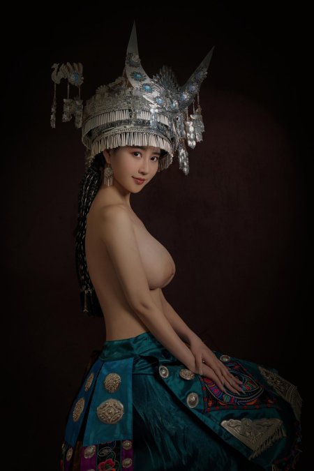 Красивая азиатская девушка