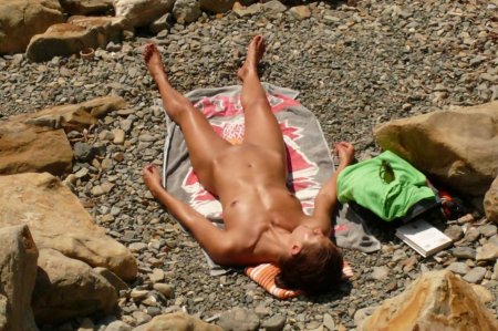 Девушки на пляже туапсе ню