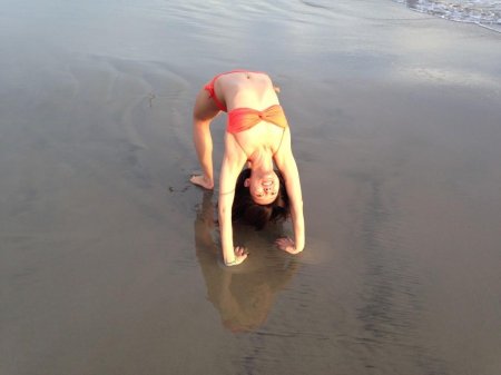 Девушка на мостике