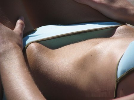 Писи в купальниках