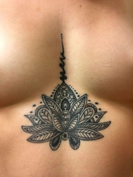 Тату под грудь