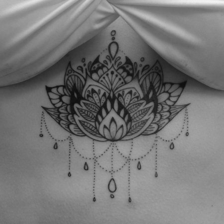 Тату лотос под грудью