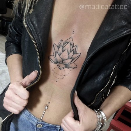 Джессика альба тату лотос