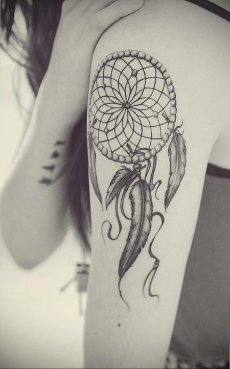 Ловец снов на плече тату