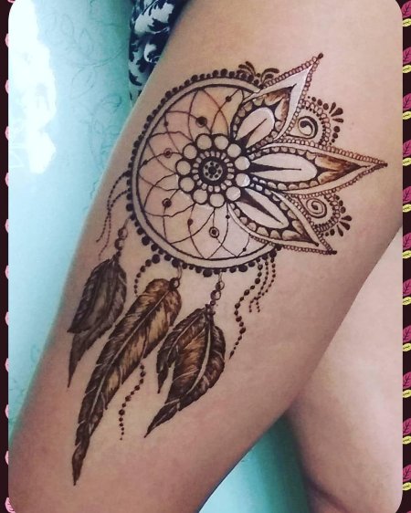 Мехенди на бедре