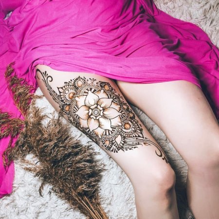 Мехенди на бедре