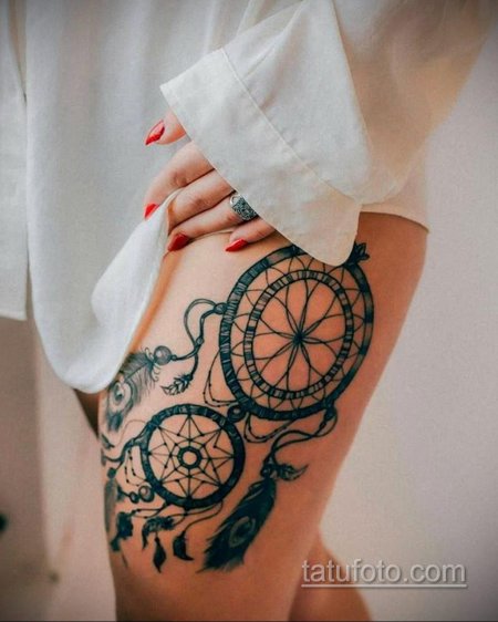 Ловец снов тату на бедре