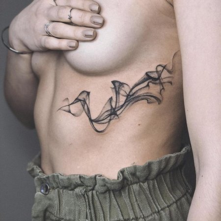 Женские тату под грудью