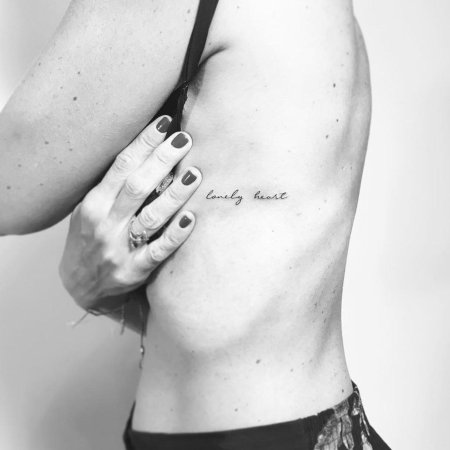 Тату на ребрах для девушек