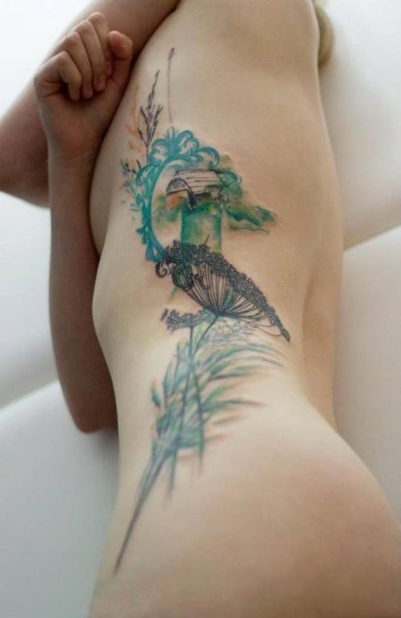 Тату на бок