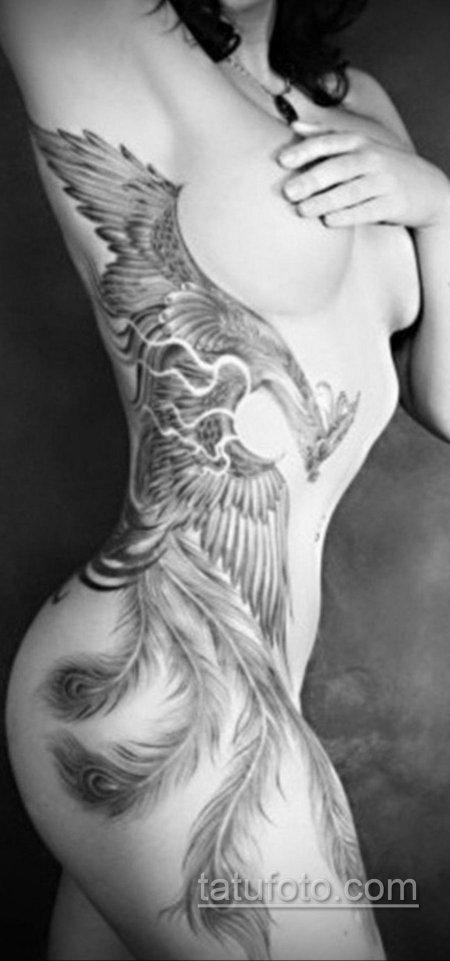 Тату феникс на бедре