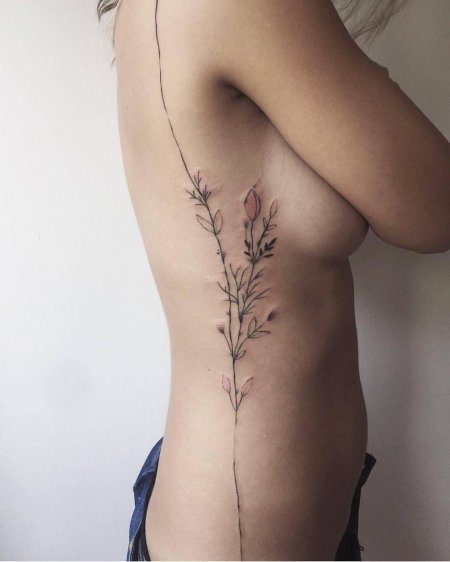 Тату женская на спине
