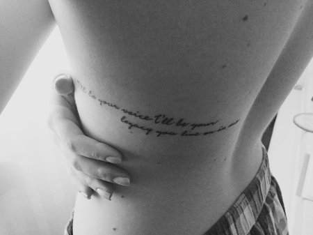 Татуировки надписи для девушек