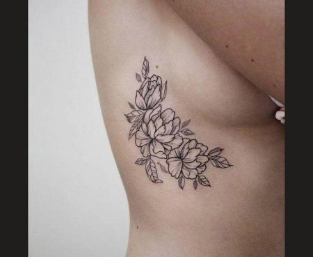 Тату под грудью