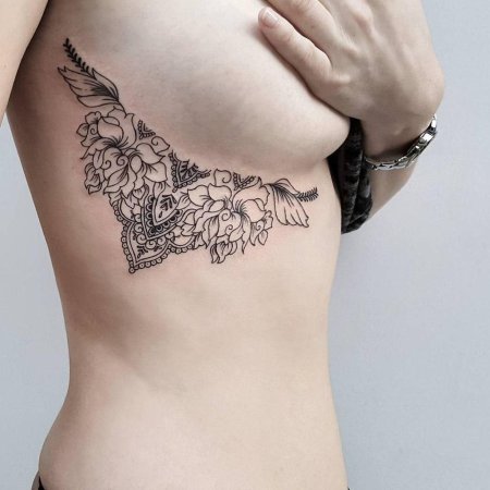 Татуировки для девушек под грудью