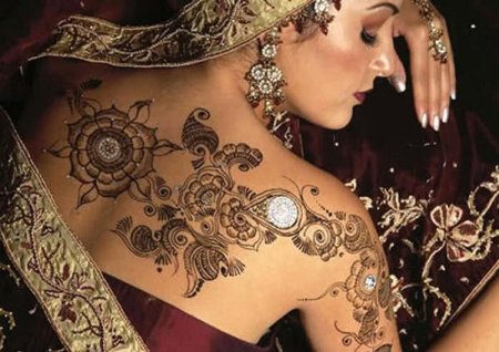 Роспись хной по телу