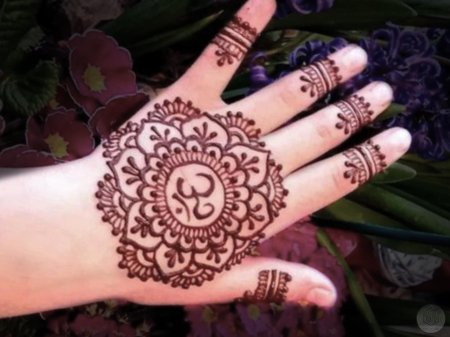 Мехенди на кисти