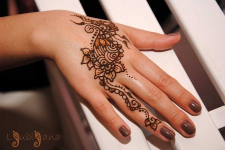 Роспись хной