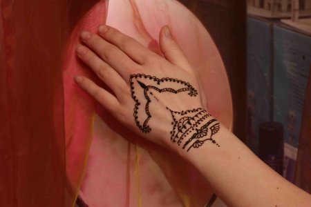 Мехенди на руке легкие