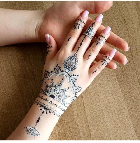 Татуировка хной