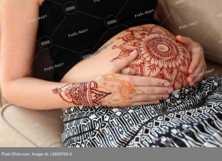 Тату хной на животе