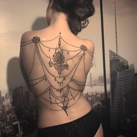 Тату для девушек под грудью