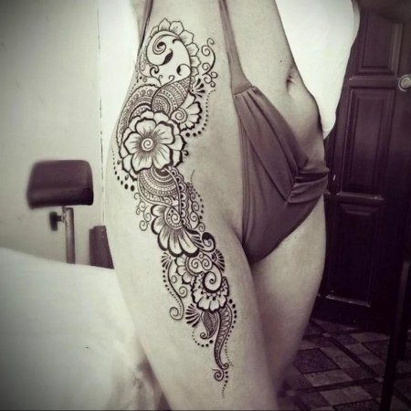 Мехенди на бедре
