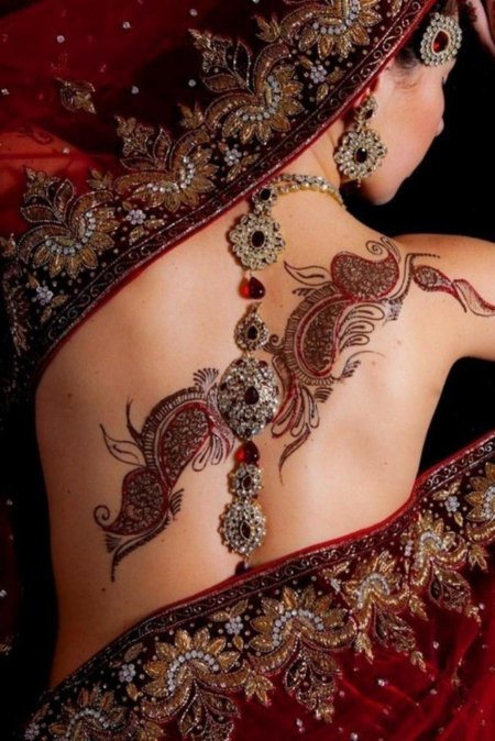 Роспись хной по телу