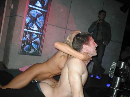 Мужской стриптиз для женщин