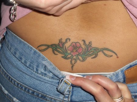 Татуировка на пояснице