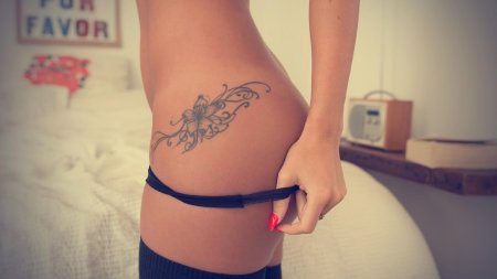 Тату на ягодице для девушек