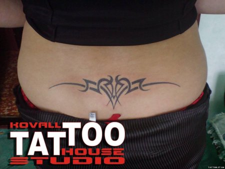 Тату на пояснице